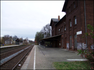 Bahnhof Neustadt Orla in Richtung Saalfeld Bahnhofsgaststätte