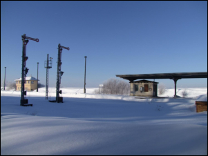 Bahnhof Triptis Schnee Signal Himmel blau