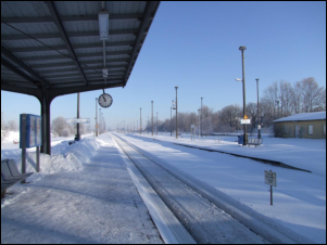 Bahnhof Triptis Winter Schnee Telegraphenmasten